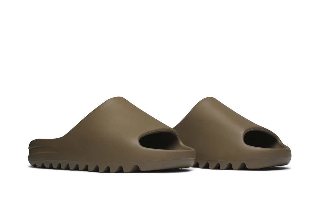 Yeezy Slides 'Earth Brown'
