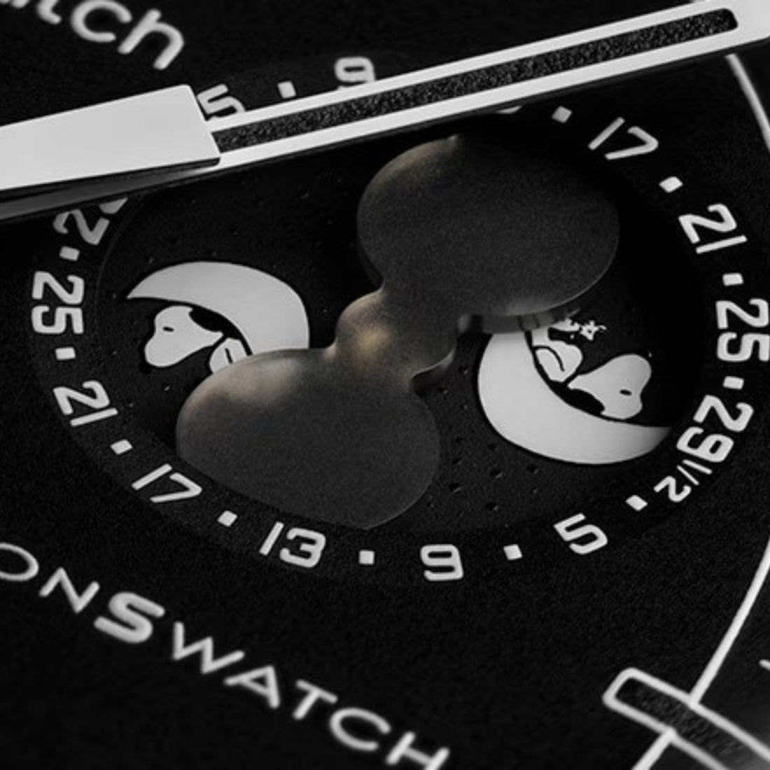 Mission to Moonphase Snoopy (Black Snoopy)