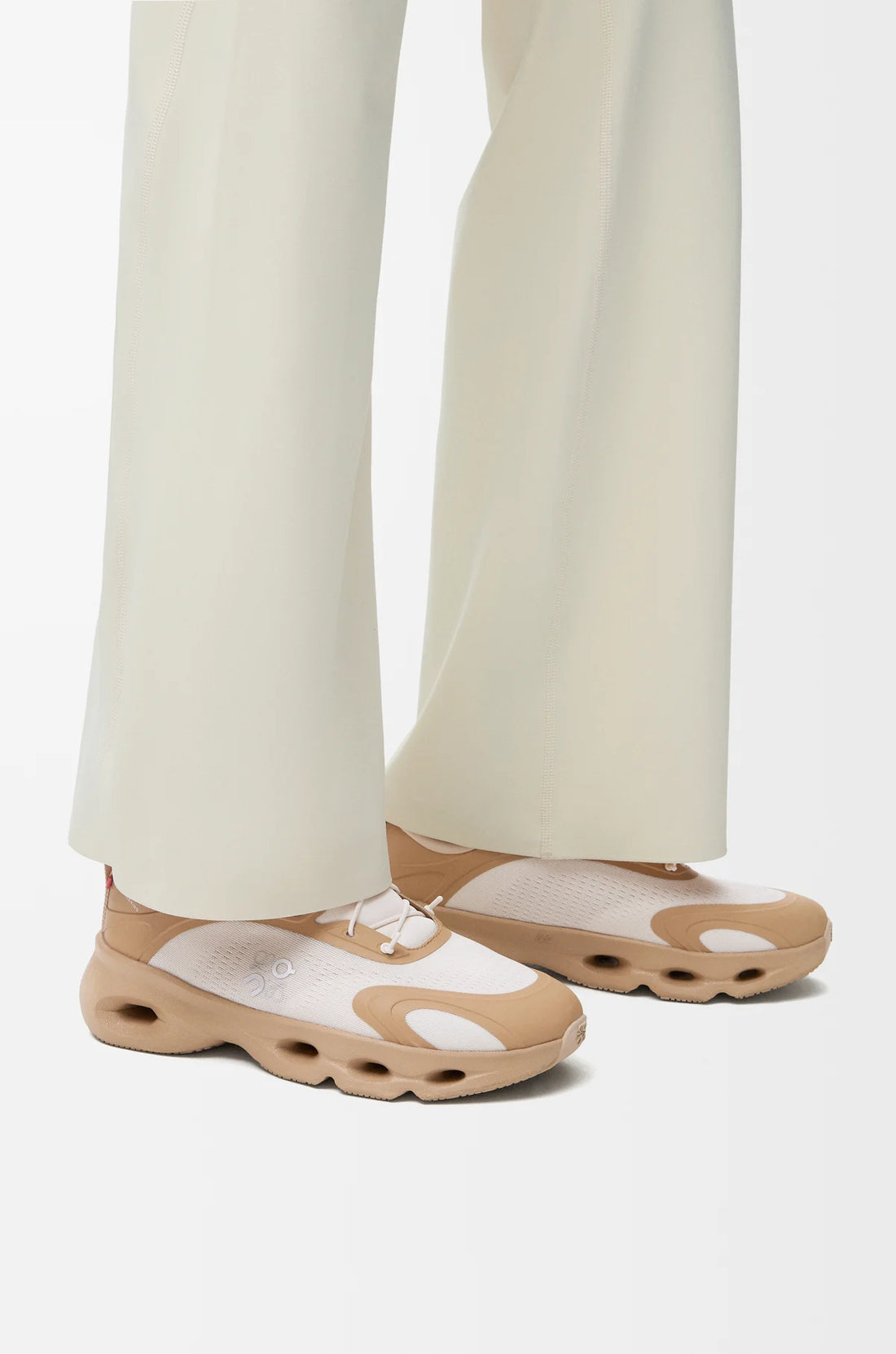 ON Running Cloudsolo LOEWE 'Dark Sand | Cream'